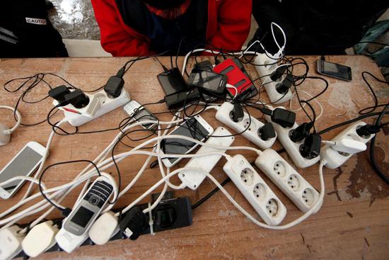 蘋果安卓統一充電器？歐盟施壓背后的環保與市場博弈